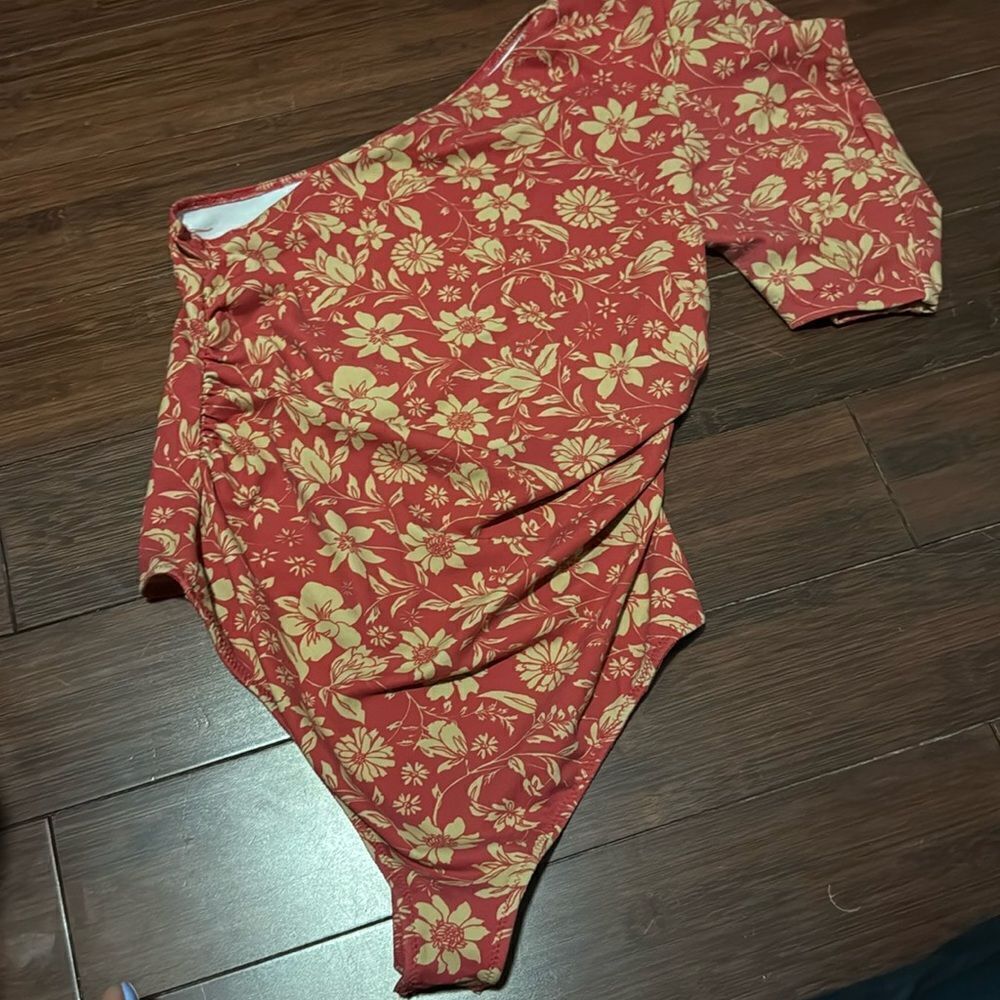 NEW Free People Bodysuit.- Floral Orange One Shoulder Body Suit - Size Small